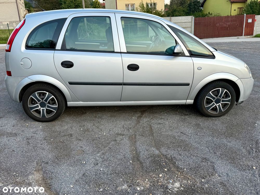 Opel Meriva 1.6 16V Essentia - 9