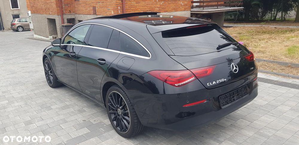 Mercedes-Benz CLA 250 e 8G-DCT AMG Line - 11