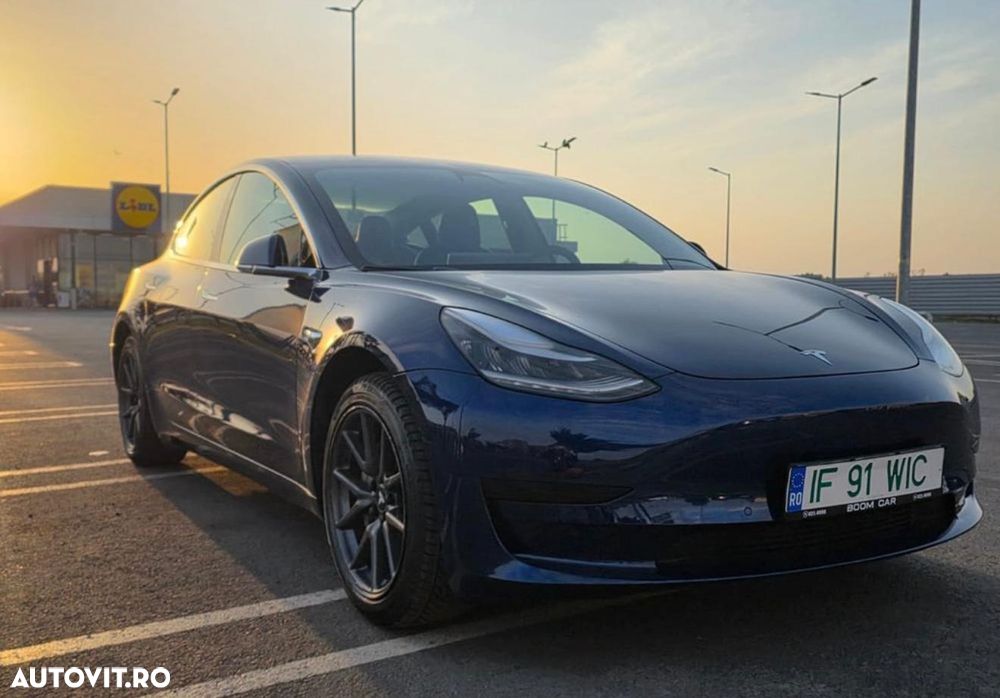 Tesla Model 3 - 1