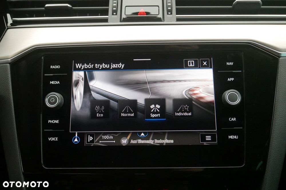 Volkswagen Passat Variant 2.0 TSI Elegance DSG - 24