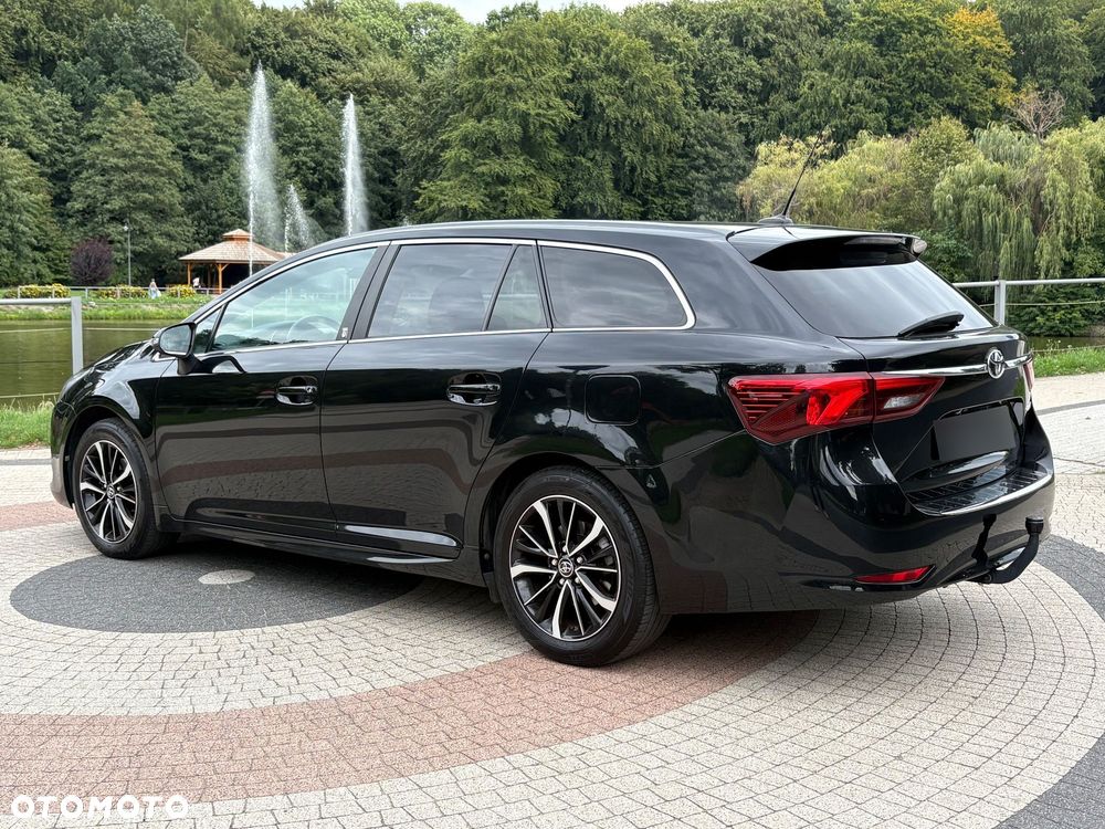 Toyota Avensis Touring Sports 1.8 Team Deutschland - 4