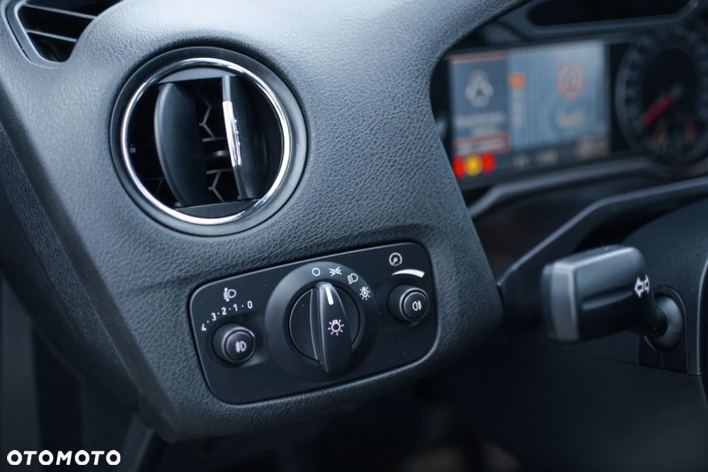 Ford Mondeo 2.0 Ghia - 10