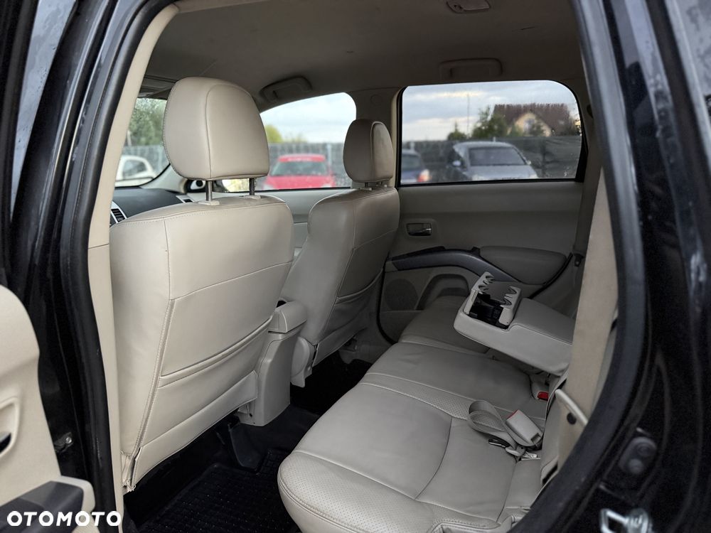 Mitsubishi Outlander - 8