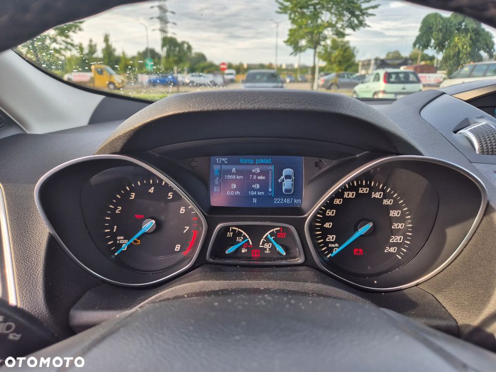 Ford Kuga 1.6 EcoBoost 2x4 Titanium - 9