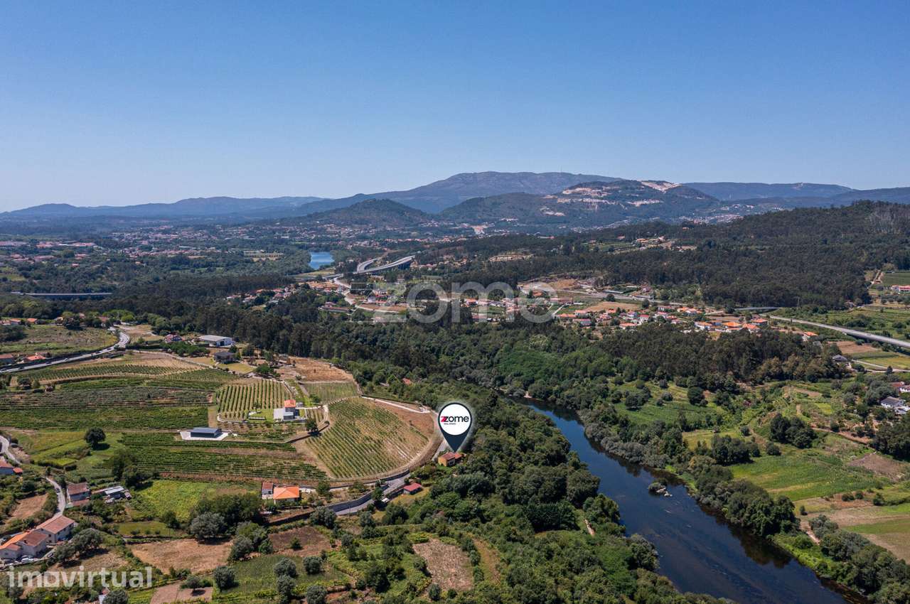 Moradia T2/4•2.000m2 Terreno• Ponte de Lima• frente Rio•Vista absol... - Grande imagem: 2/47