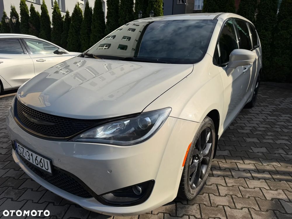 Chrysler Pacifica - 3