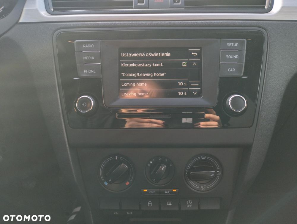 Skoda RAPID 1.2 TSI Ambition - 31