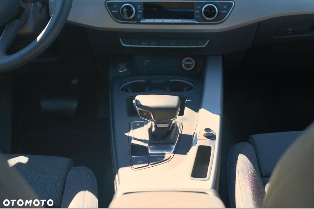 Audi A4 Limousine 35 TFSI mHEV S Line S tronic - 8