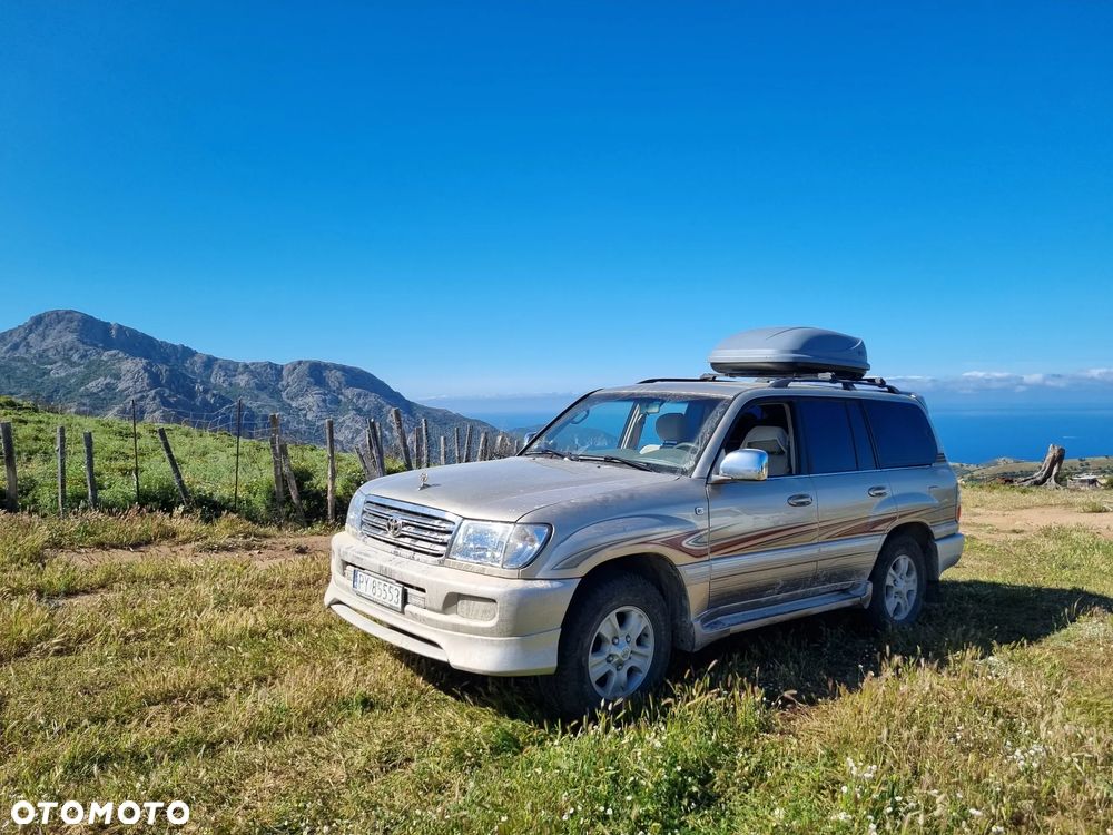 Toyota Land Cruiser - 36