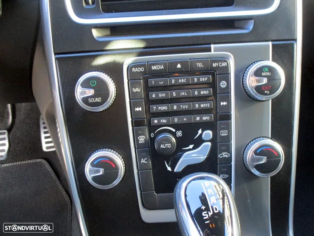 Volvo V60 2.0 D4 R-Design Summum Geartronic - 34