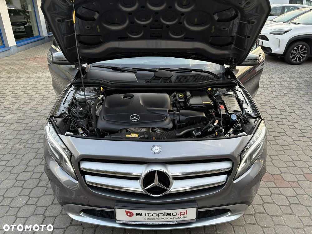 Mercedes-Benz GLA - 34