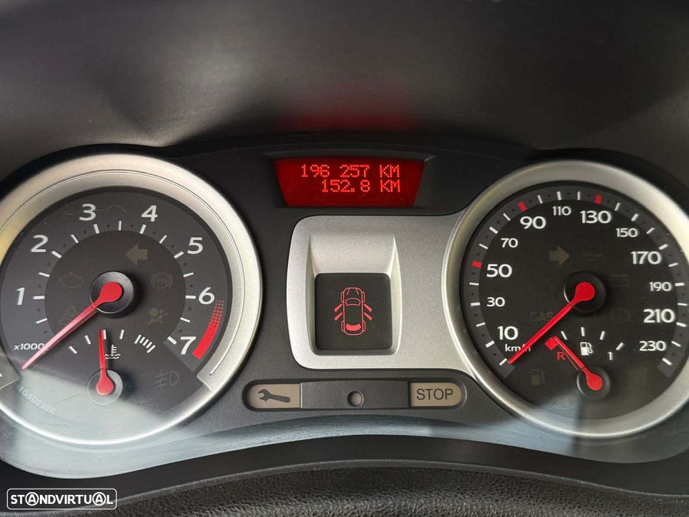 Renault Clio 1.2 16V Dynamique S - 12