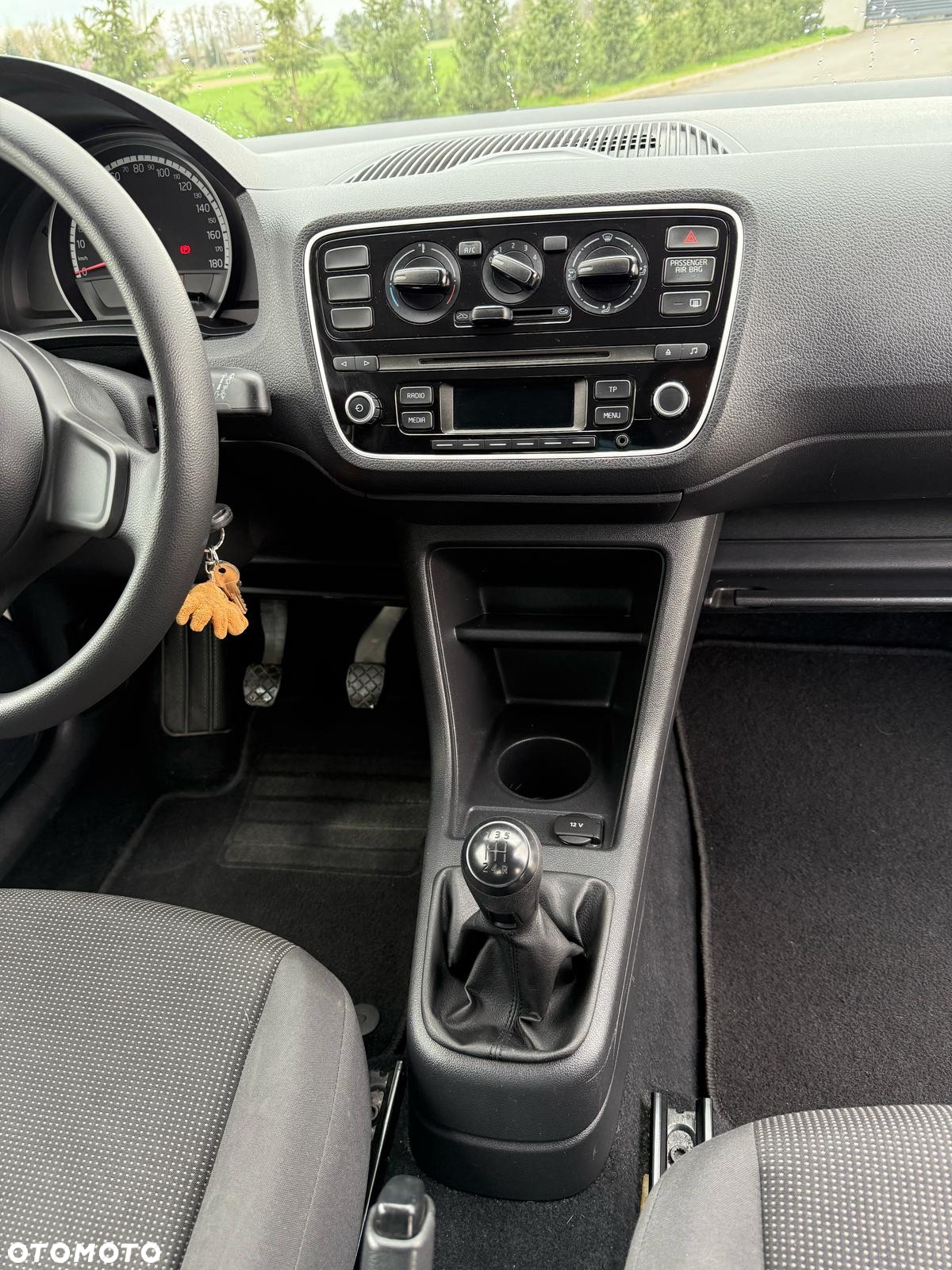 Volkswagen up! 1.0 beats - 15
