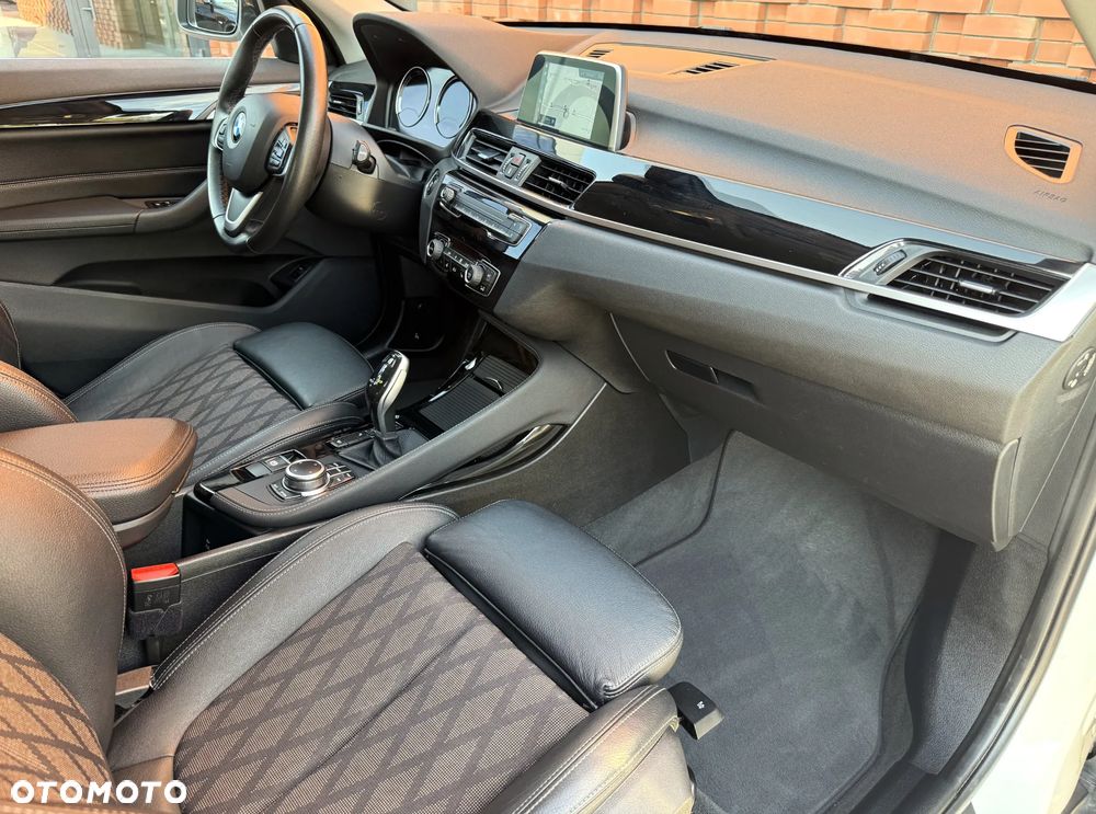 BMW X1 xDrive18d xLine - 13