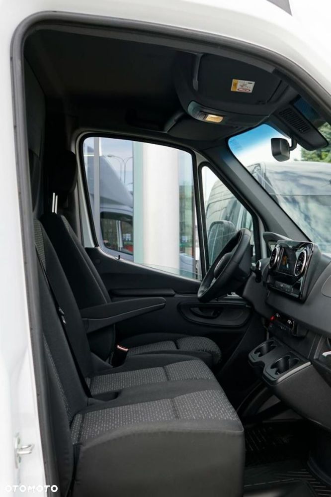 Mercedes-Benz Sprinter - 16