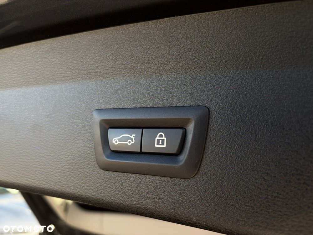 BMW X1 sDrive18i xLine - 29