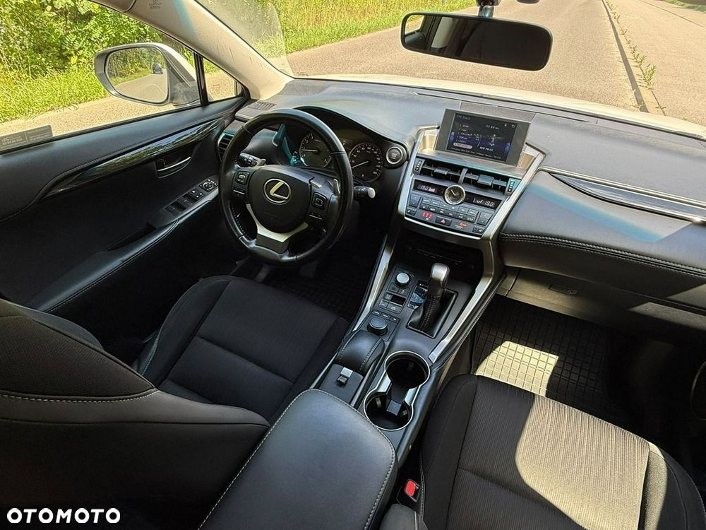 Lexus NX 200t AWD Business Edition - 25