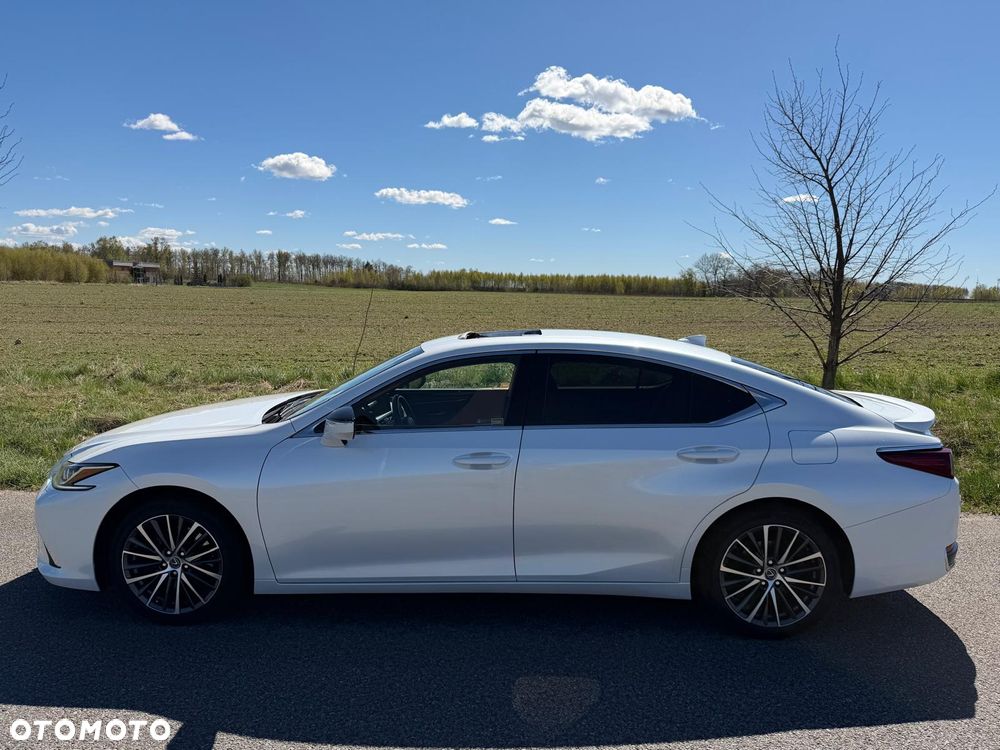 Lexus ES 300h Business Edition - 10