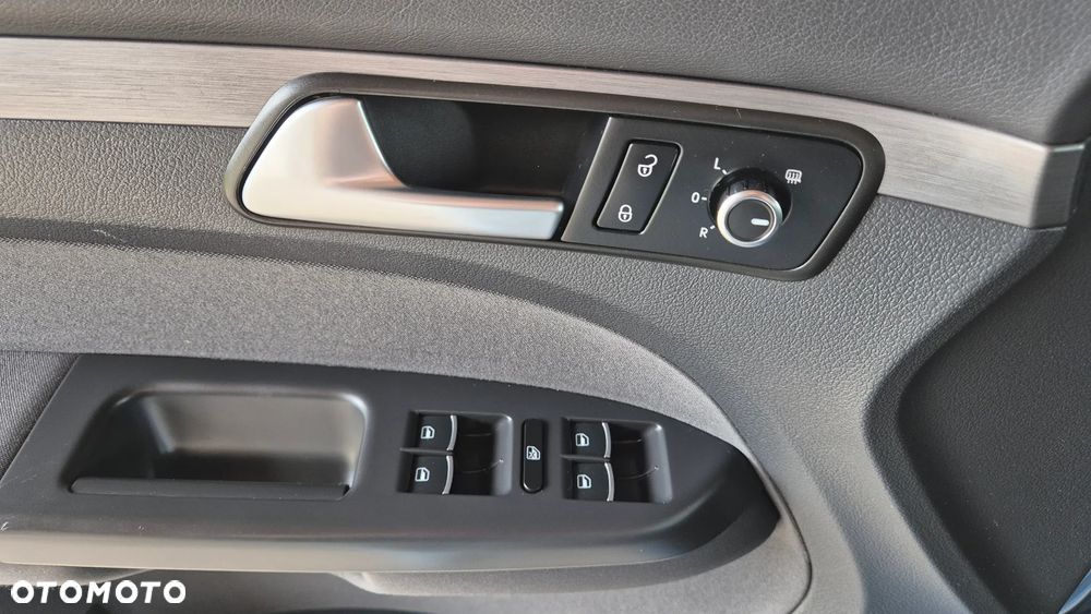 Volkswagen Touran 1.6 TDI DPF Highline - 9