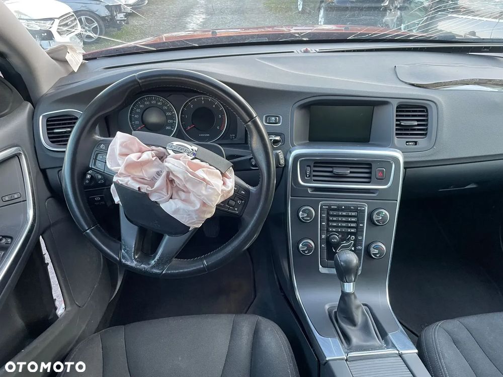 Volvo V60 D2 Momentum - 12