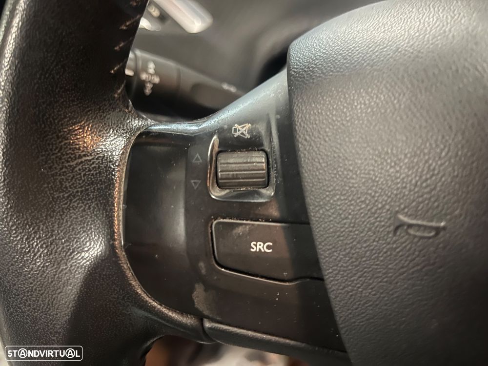 Peugeot 2008 1.2 PureTech Allure - 27