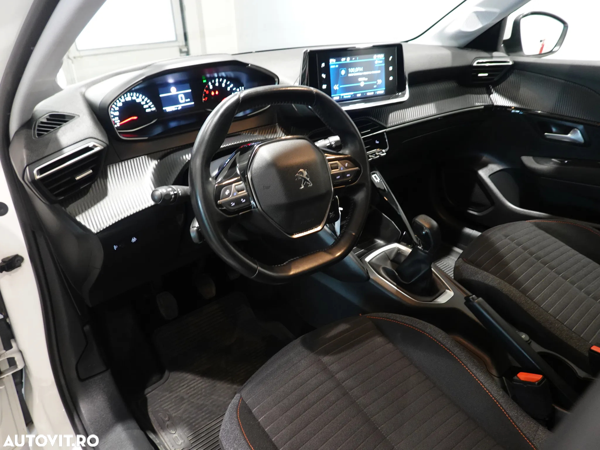 Peugeot 208 - 14