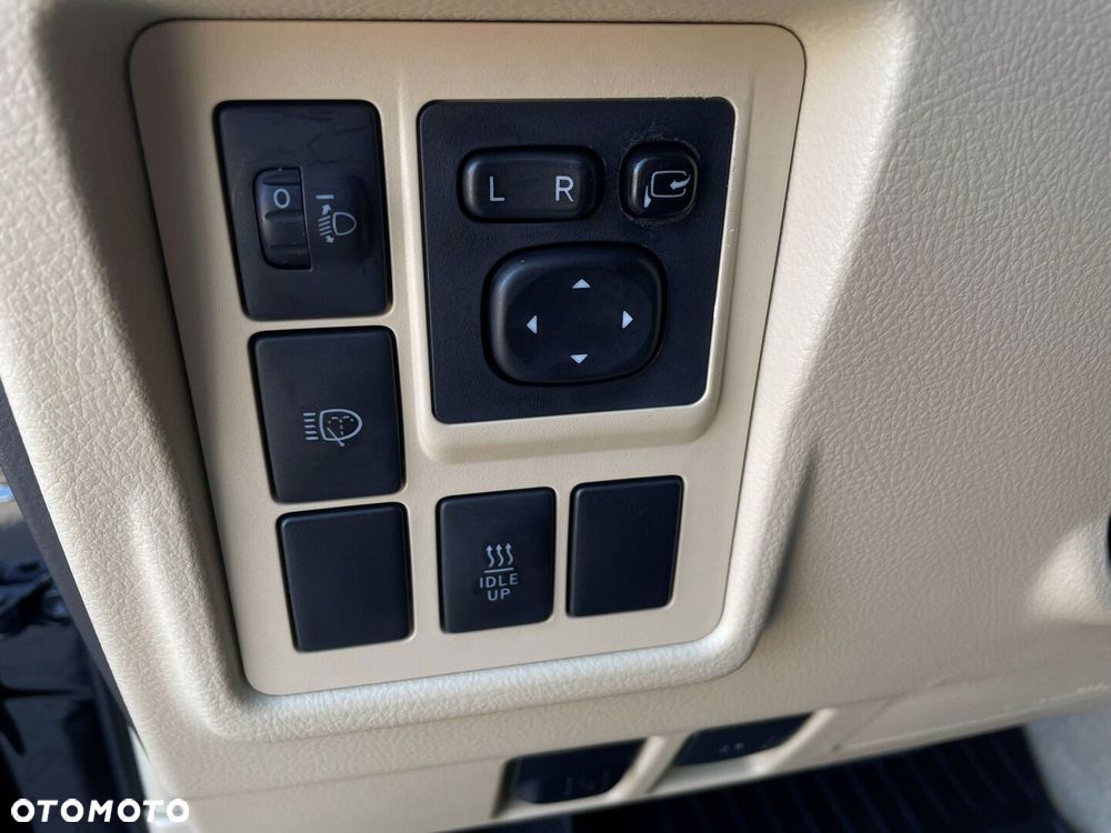 Toyota Land Cruiser - 16