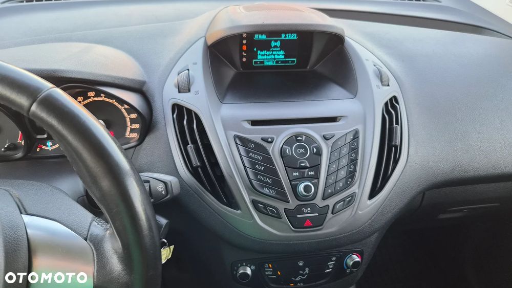 Ford Transit Courier - 17