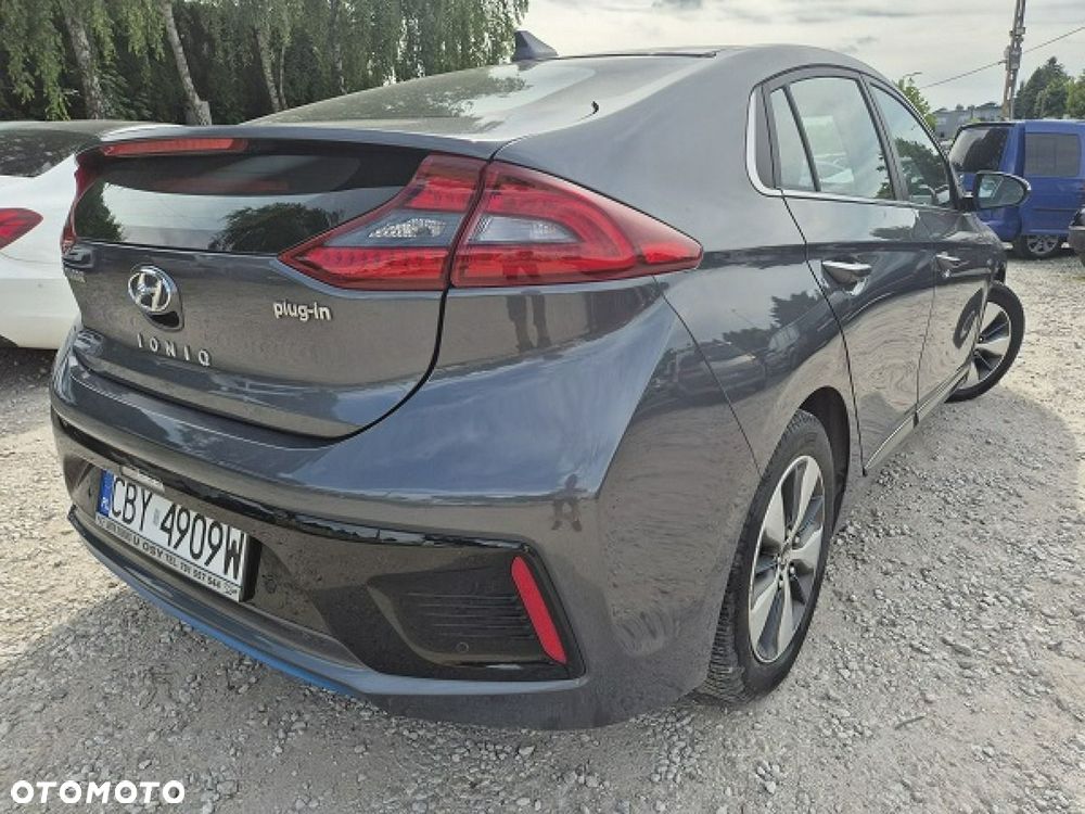 Hyundai IONIQ - 3