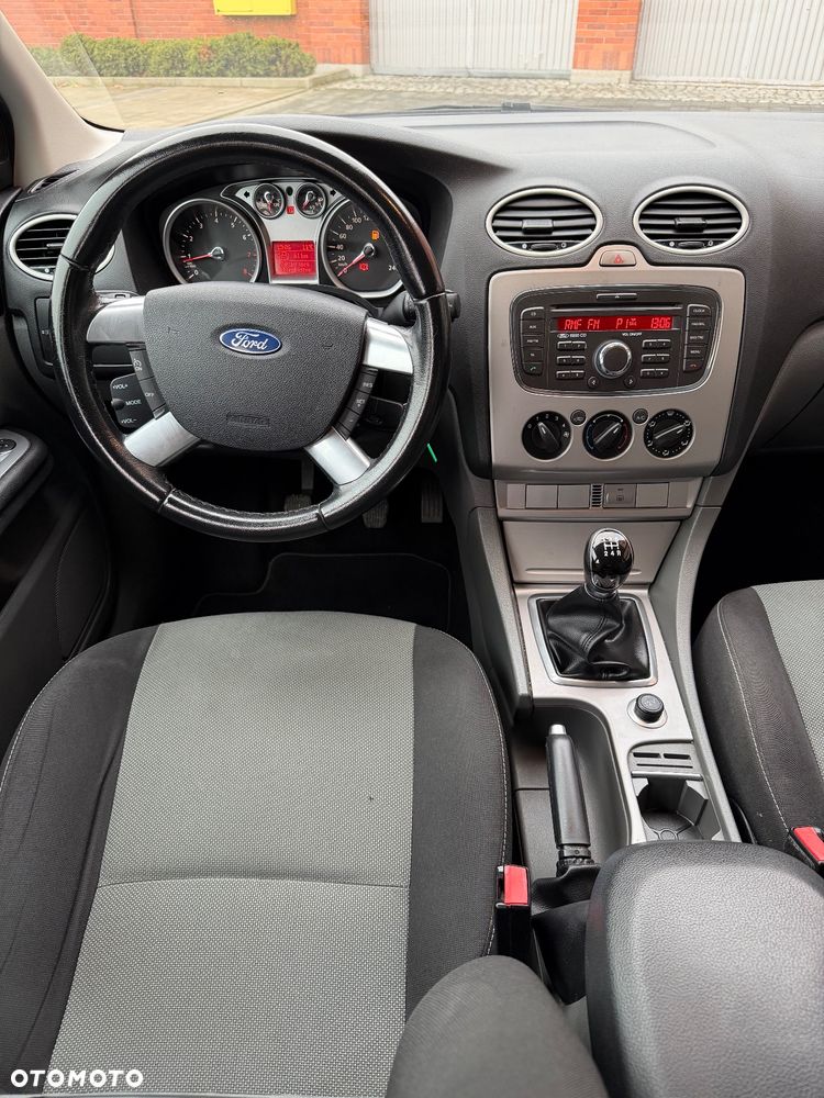 Ford Focus 1.6 16V Ambiente - 32