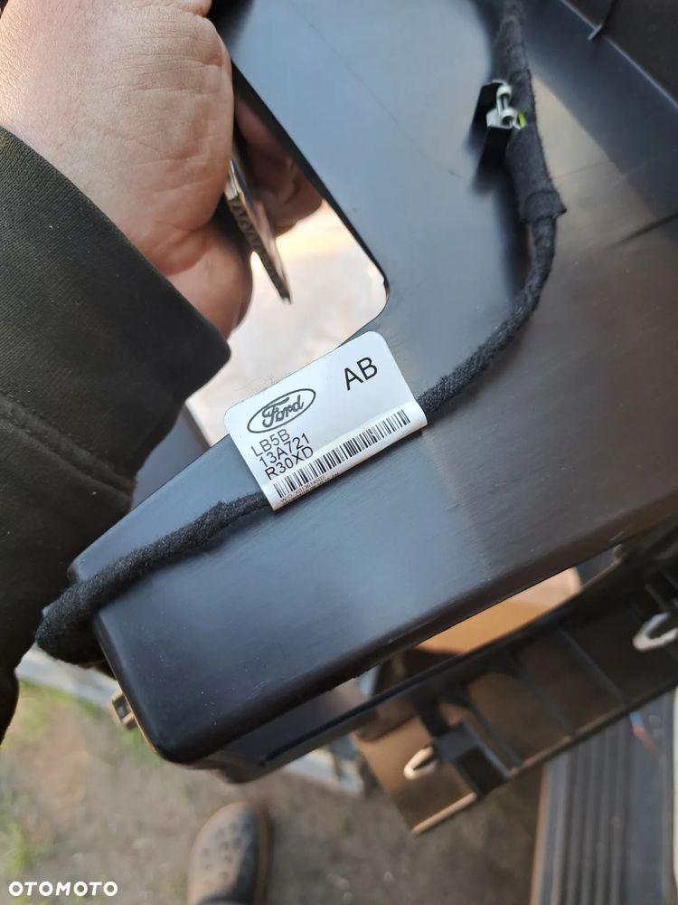 Schowek obudowa schowka prowadnica Ford Explorer VI MK-6 2407413 LB5Z-7804338-BB LB5B-S044B88-BE3ZHE LB5B-13A721-R30XD - 8