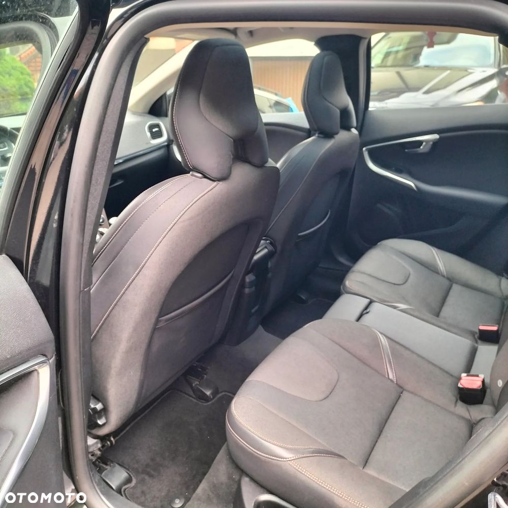 Volvo V40 Cross Country D3 Momentum - 16