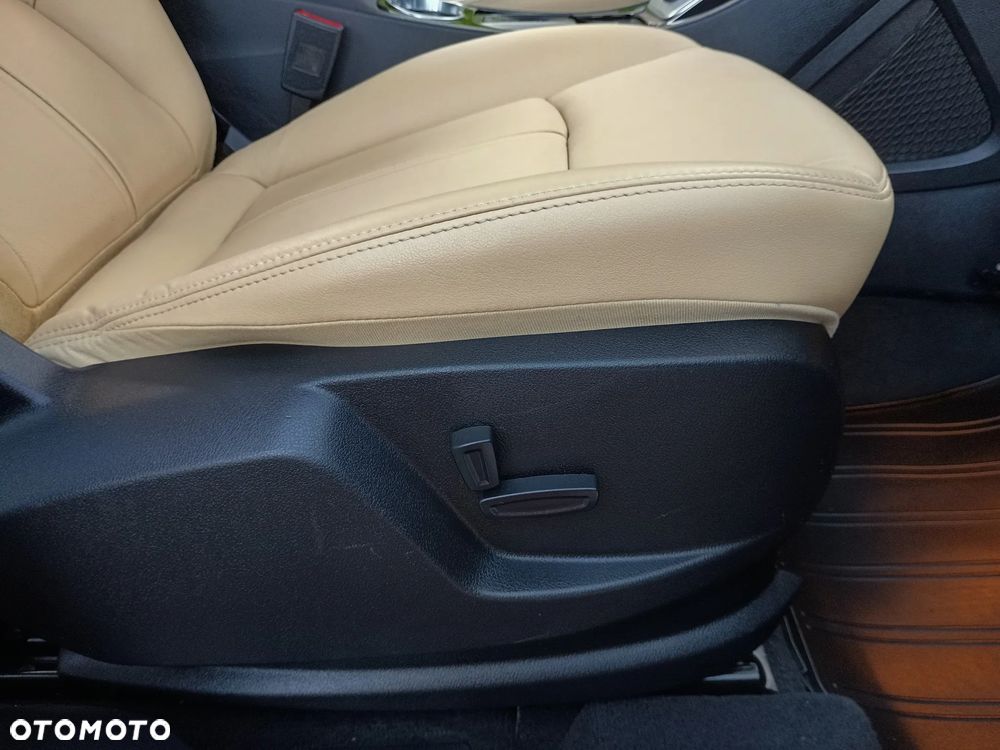 Ford S-Max 2.0 TDCi DPF Titanium - 24