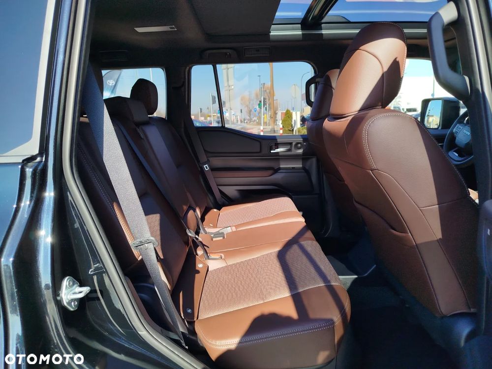 Toyota Land Cruiser - 22