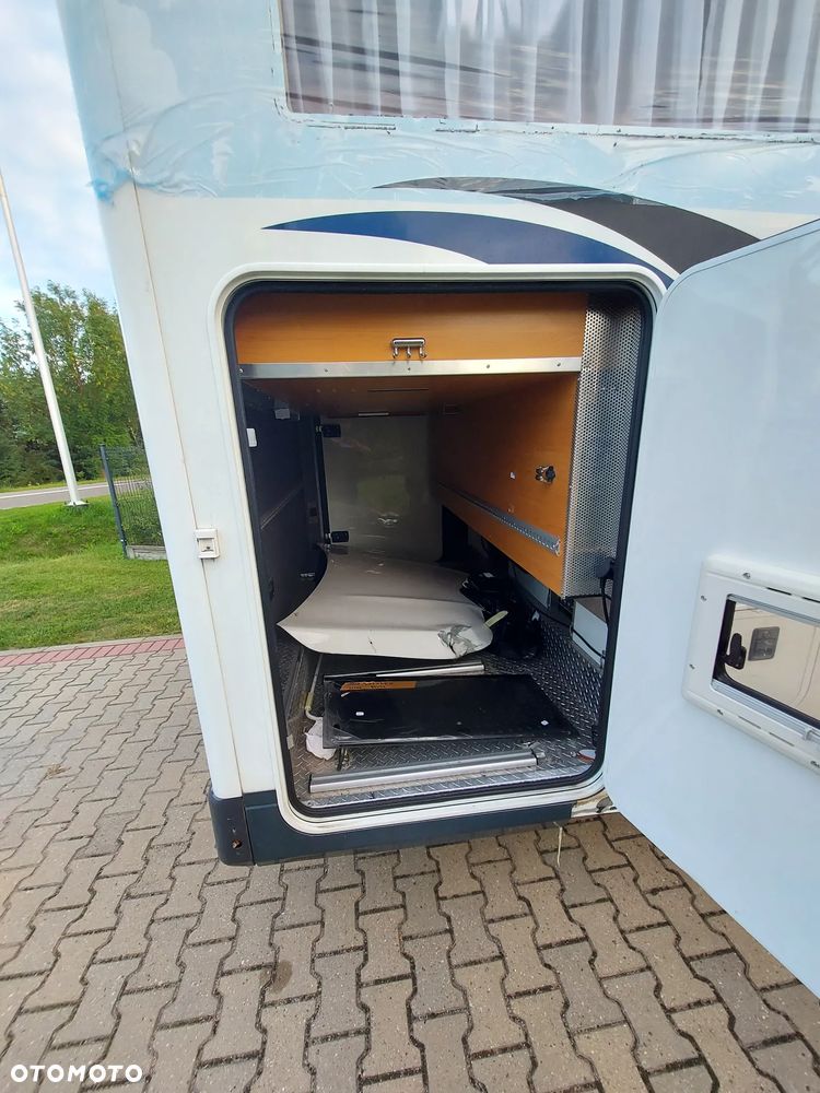 Iveco Phoenix A7200 - 32