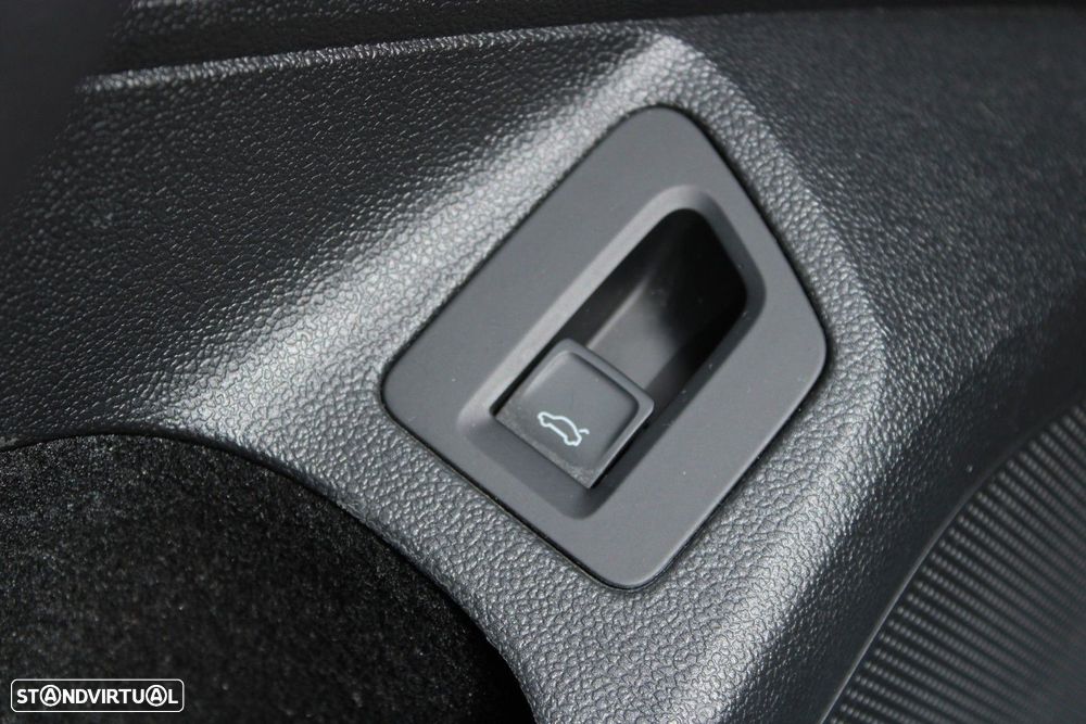 VW Passat Variant 1.6 TDI Highline DSG - 45