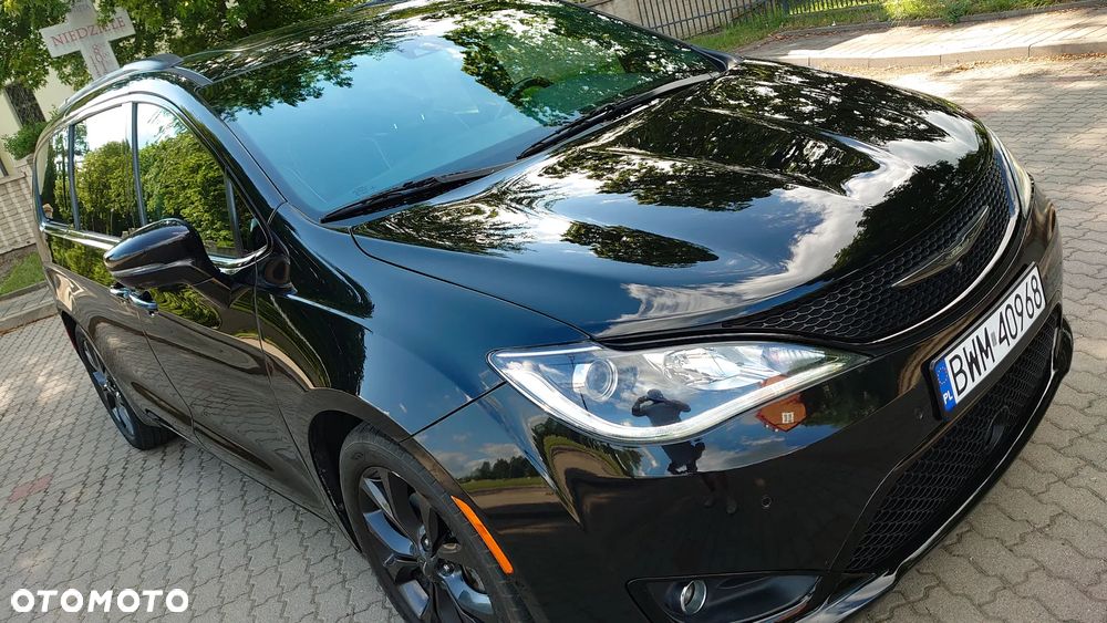 Chrysler Pacifica - 1