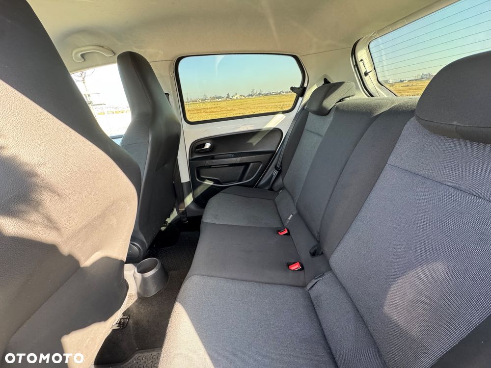 Volkswagen up! 1.0 street - 11