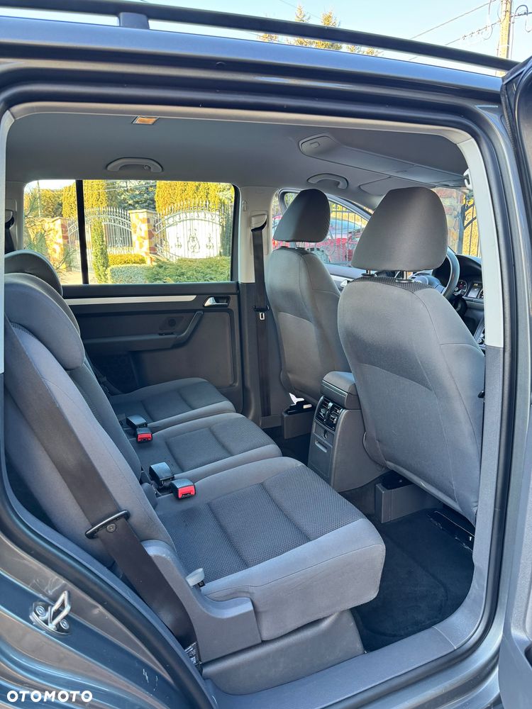 Volkswagen Touran - 4