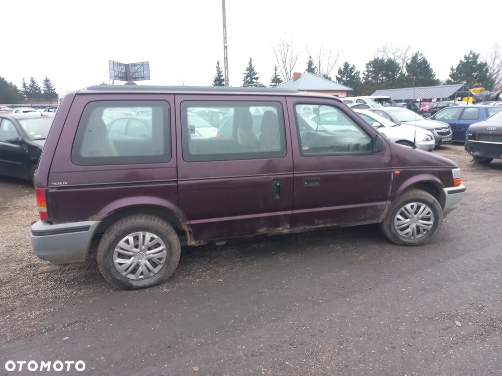 Chrysler Voyager 2.5 benzyna 95r wszystkie części - 2