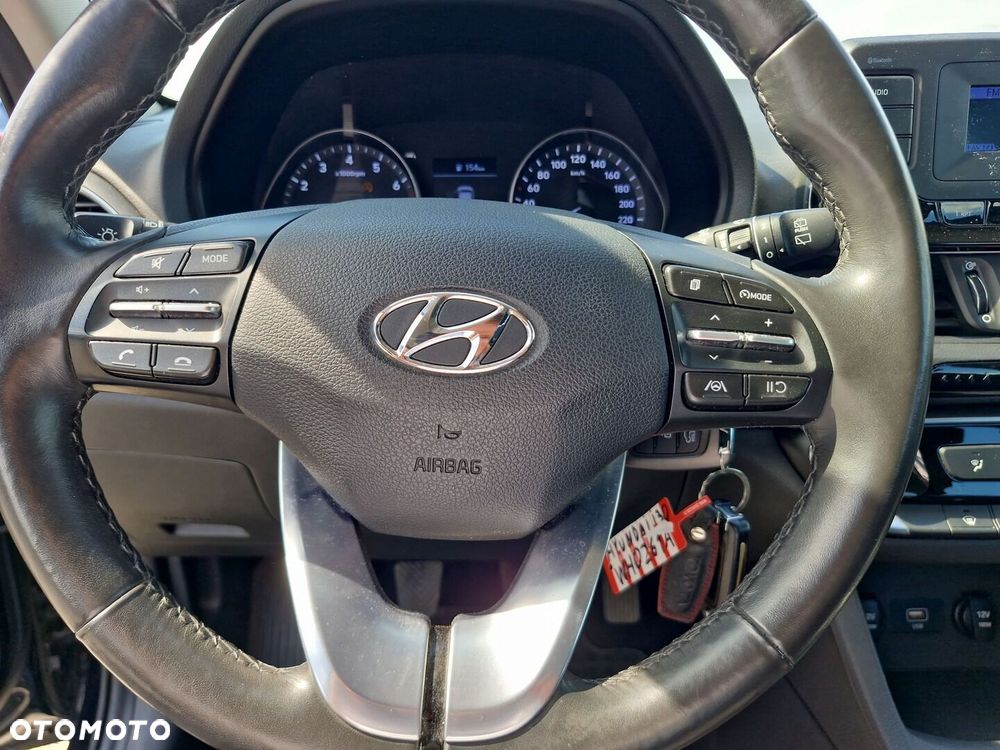Hyundai i30 1.5 DPI Classic + - 18
