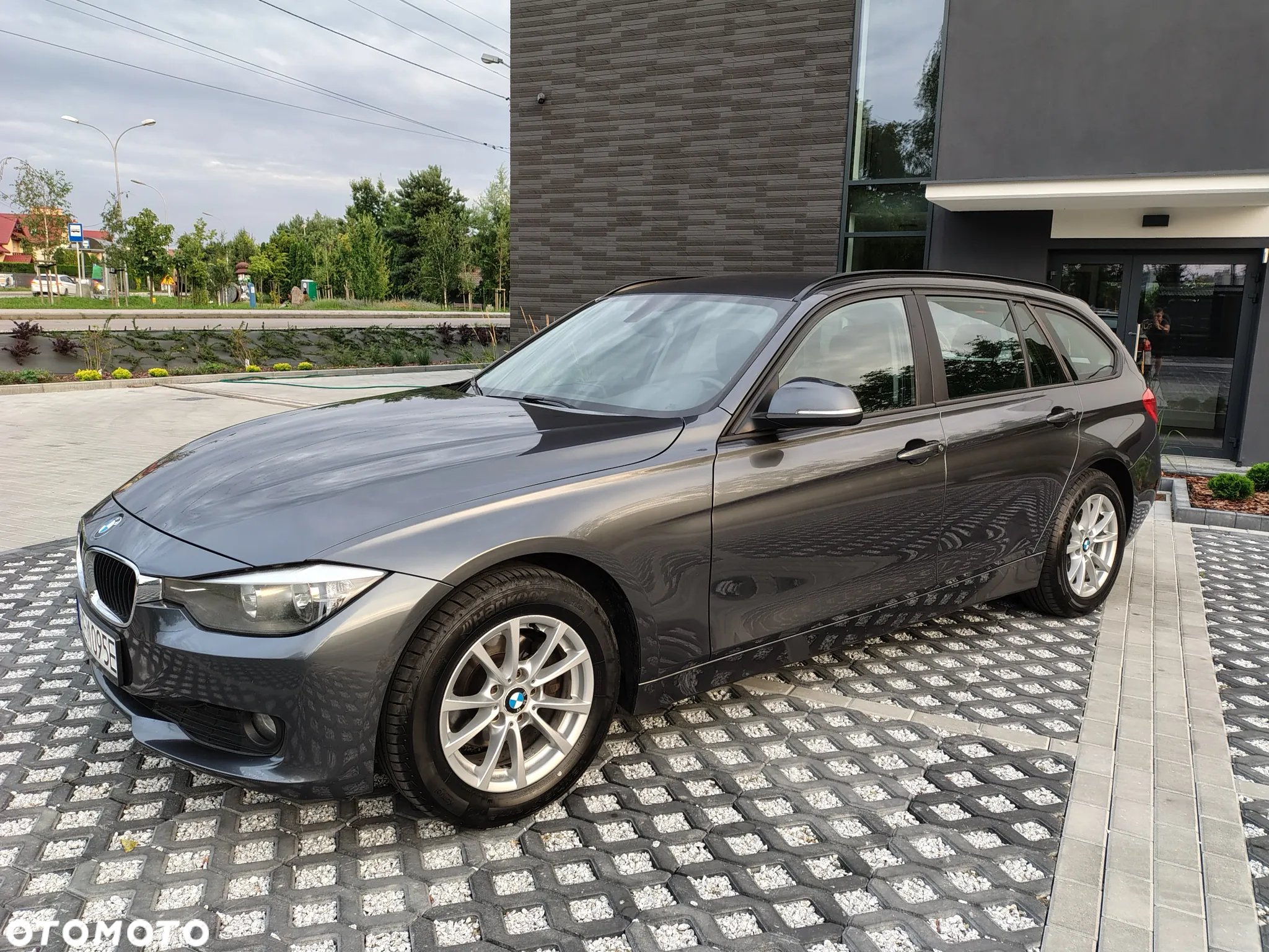 BMW Seria 3 318d Touring - 2