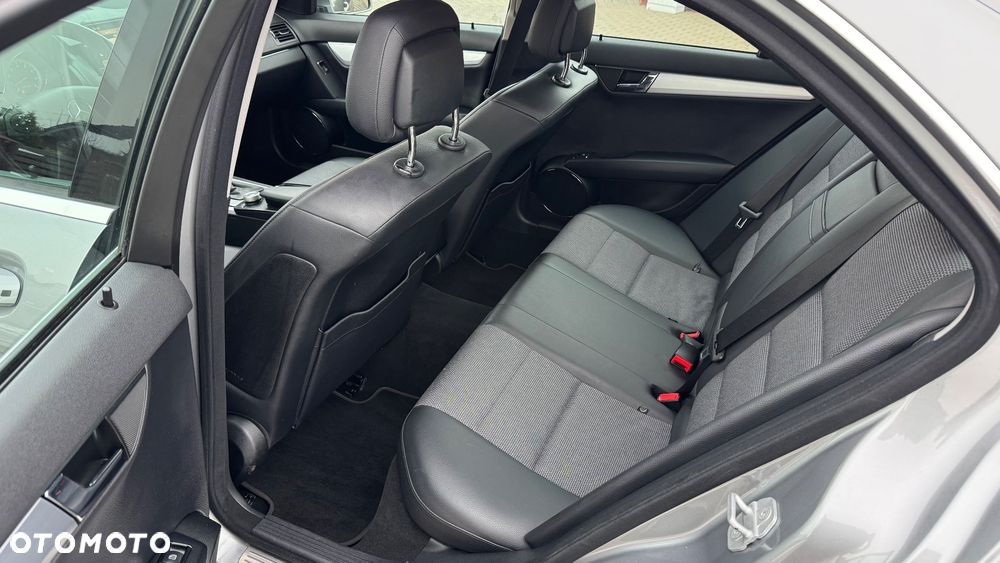 Mercedes-Benz Klasa C 180 Kompressor Automatik Avantgarde - 24