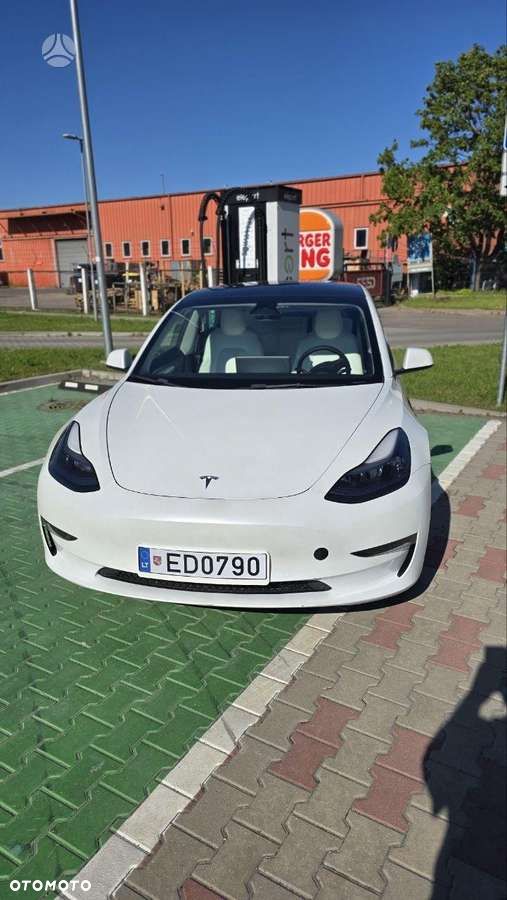 Tesla Model 3 2022 photo 3