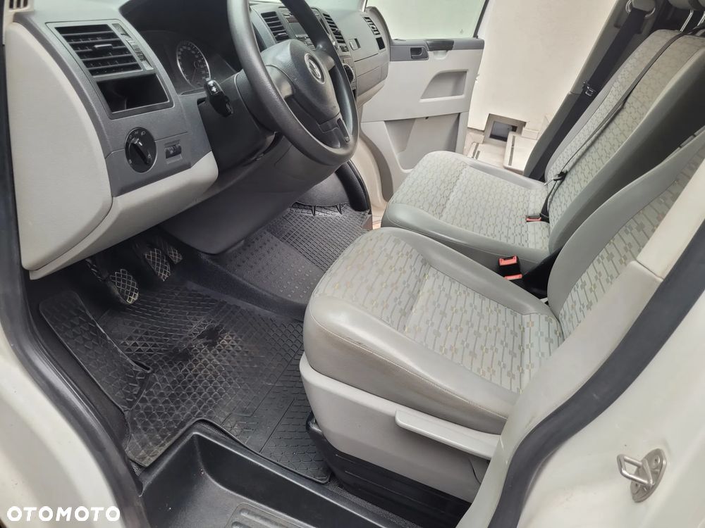 Volkswagen T5 - 10