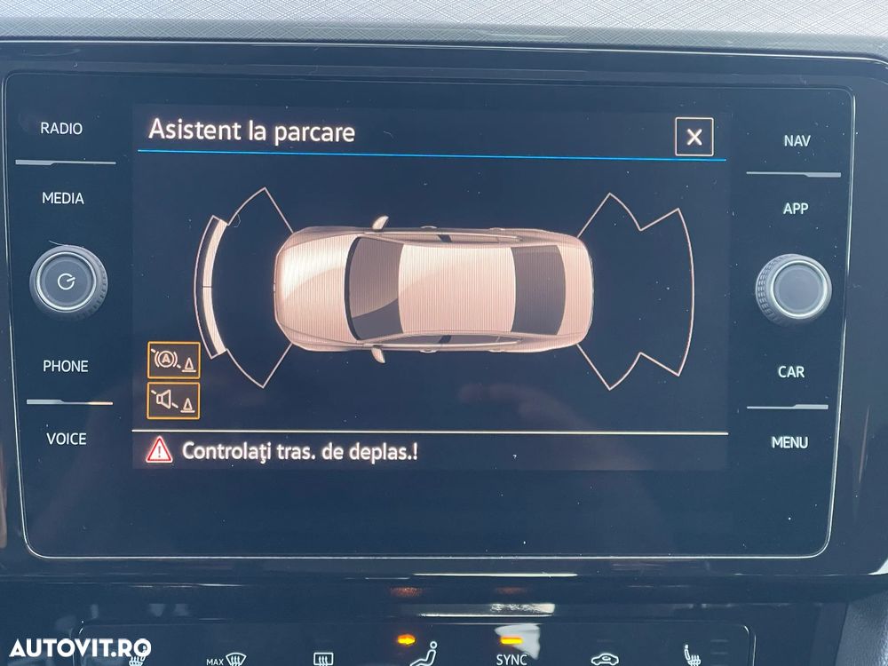 Volkswagen Passat 2.0 TDI DSG Comfortline - 26