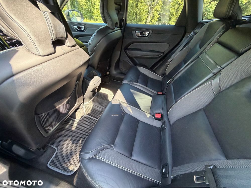 Volvo XC 60 D5 SCR AWD R-Design - 11