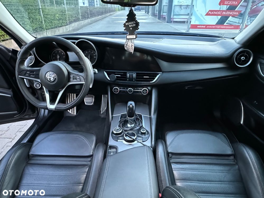 Alfa Romeo Giulia 2.0 Turbo 16V AT8 Veloce Ti - 12