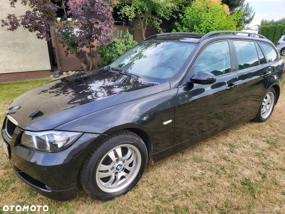 BMW Seria 3 318i Touring - 11