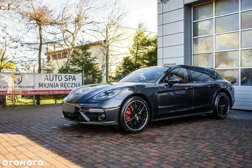 Porsche Panamera Turbo Sport Turismo - 1